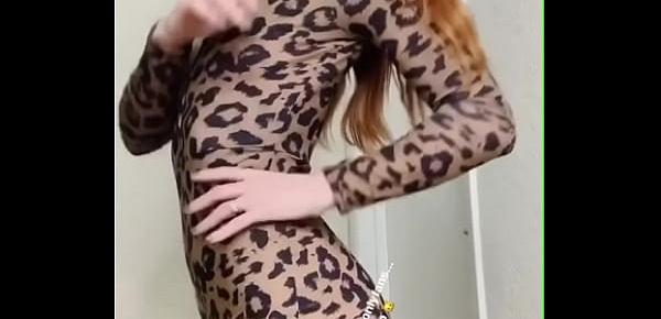  Mujer sexy con ropa de animal print